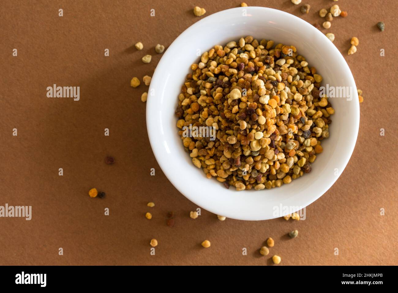 Bienenpollen in einer Schüssel Stockfoto