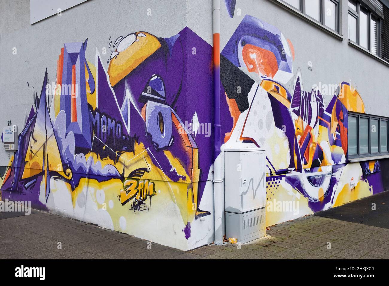 Street Art, Graffiti an der Ecke eines Hauses, Deutschland, Hessen, Kassel Stockfoto