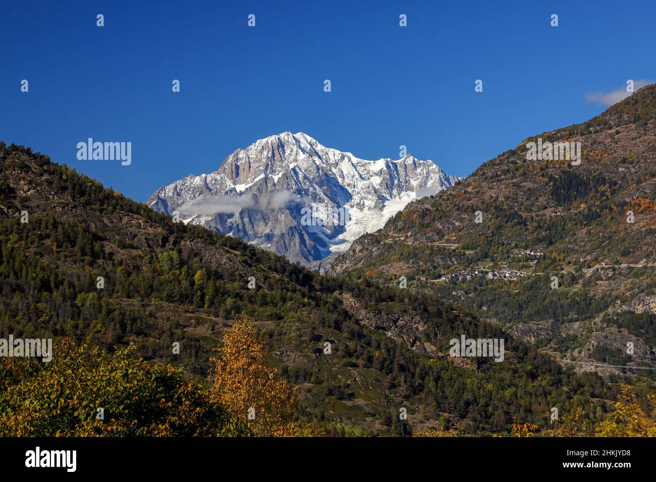 Mont-Blanc-Massiv, Blick von der Straße SR23 bei Introd, Italien Stockfoto