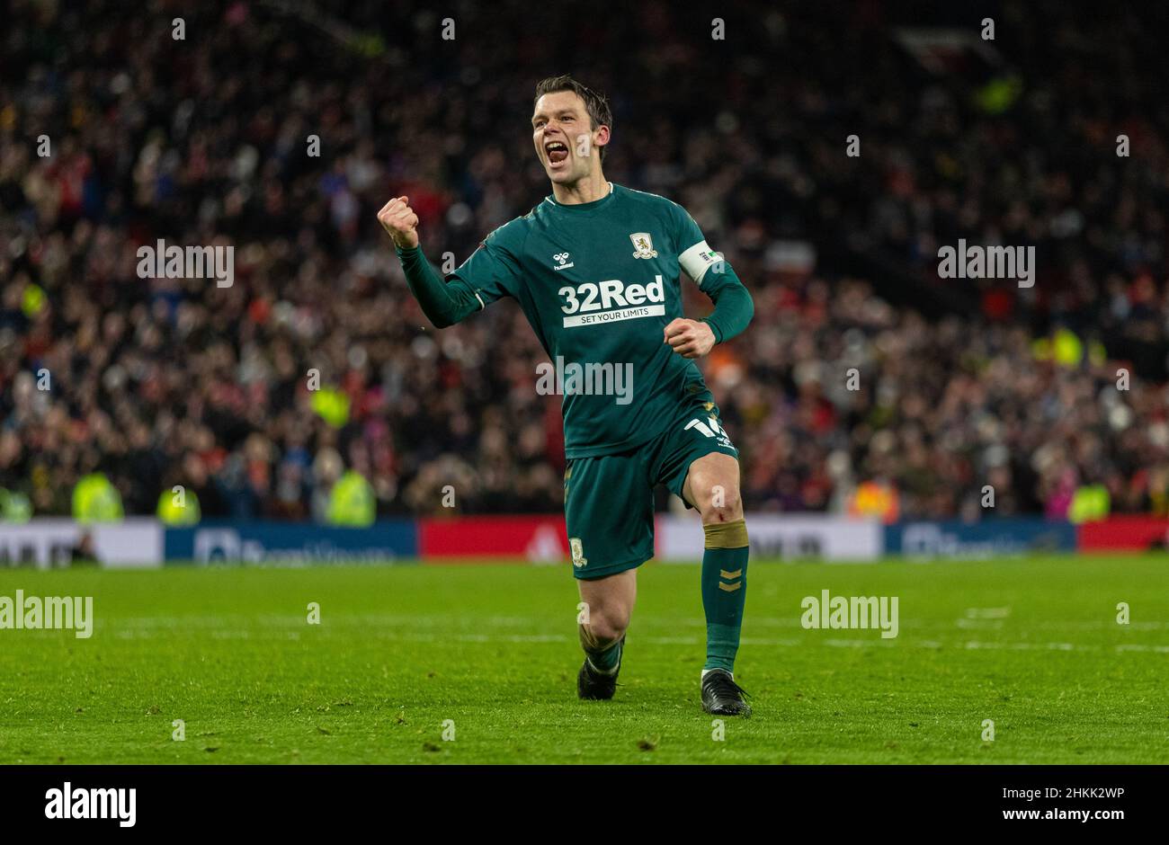 Manchester, Großbritannien. 5th. Februar 2022. Jonathan Howson von Middlesbrough feiert nach dem Tor beim Elfmeterschießen des englischen FA Cup in der vierten Runde zwischen Manchester United und Middlesbrough in Manchester, Großbritannien, den 4. Februar 2022. Quelle: Xinhua/Alamy Live News Stockfoto