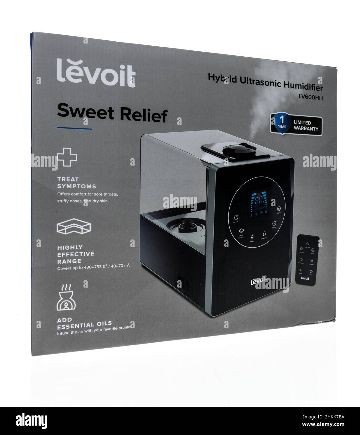 Winneconne, WI -23. Januar 2021: Ein Paket von Levoit Hybrid-Ultraschall-Befeuchter auf einem isolierten Hintergrund Stockfoto
