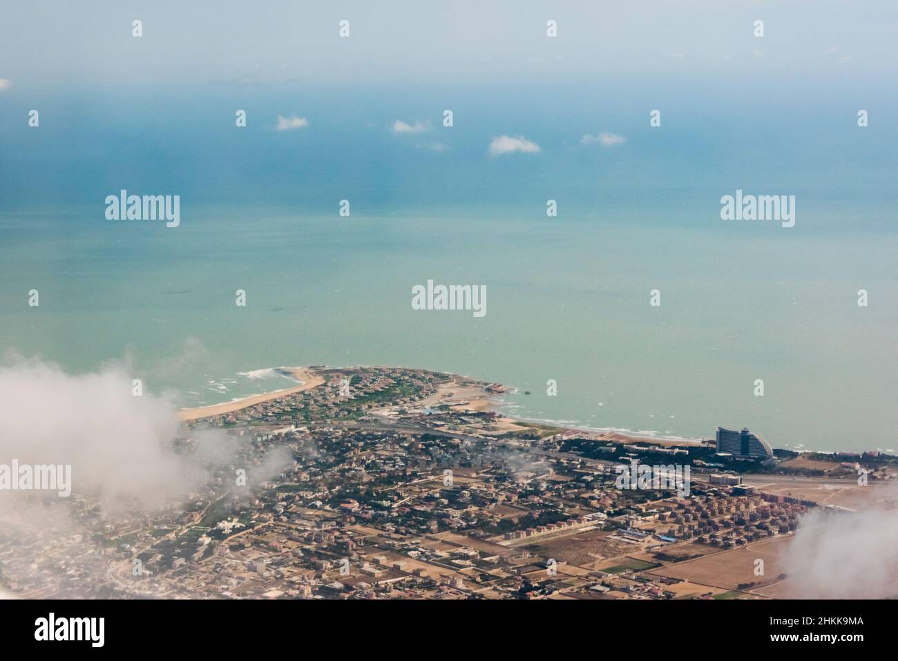 Luftaufnahme der Küste entlang des Kaspischen Meeres, Baku, Aserbaidschan Stockfoto