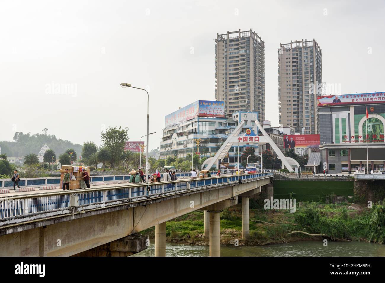 Grenzübergang zwischen Lao Cai, Nordvietnam und Hekou, Provinz Yunnan, China Stockfoto