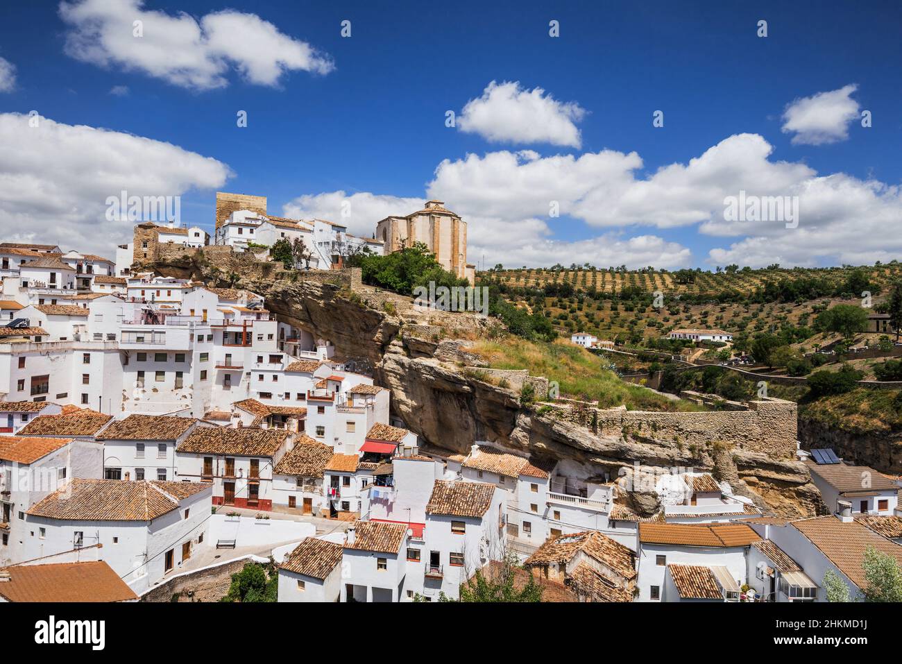 Setenil de las Bodegas, eines der schönen weißen Dörfer (Pueblos Blancos) von Andalusien, Spanien Stockfoto