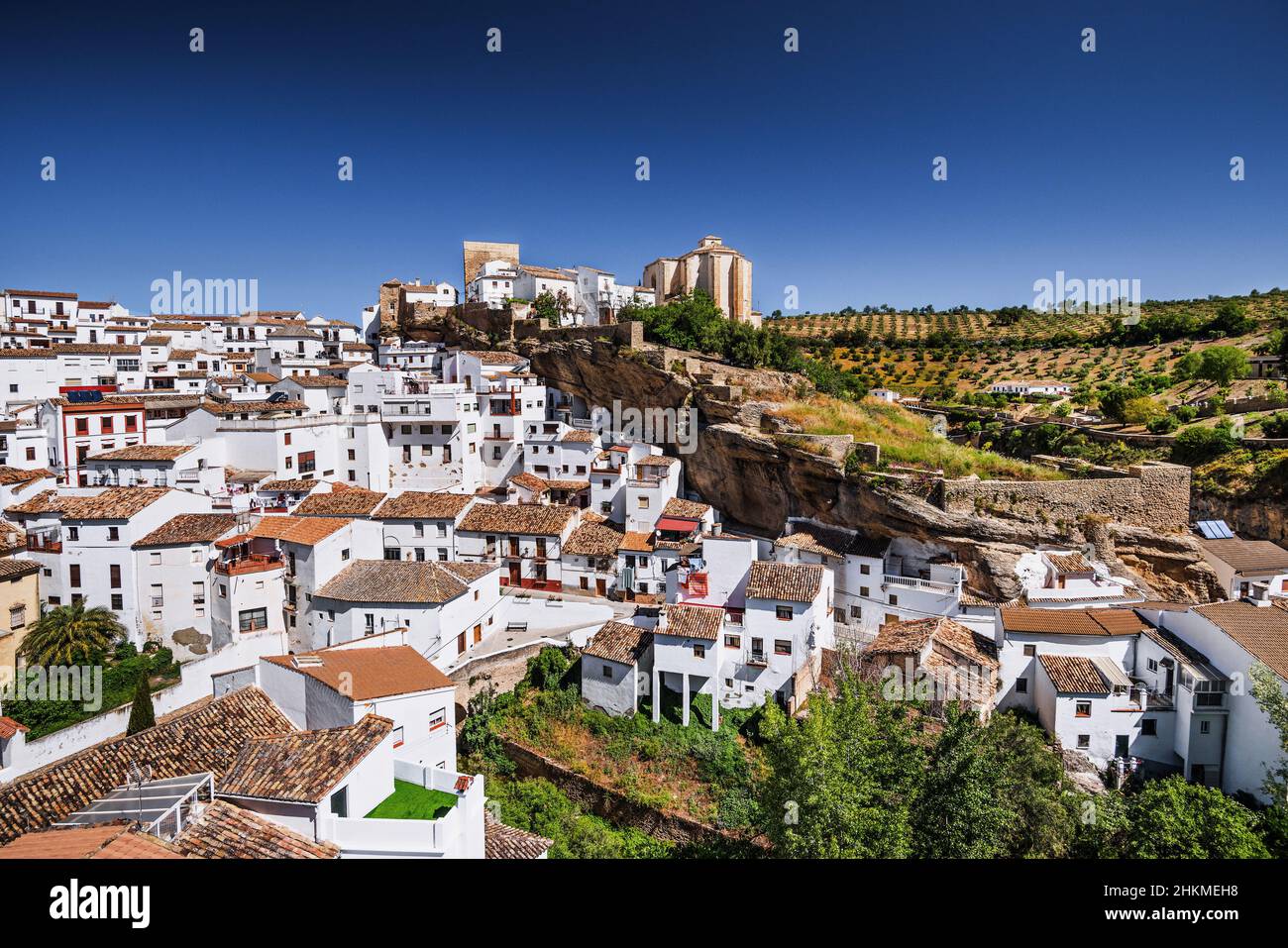 Setenil de las Bodegas, eines der schönen weißen Dörfer (Pueblos Blancos) von Andalusien, Spanien Stockfoto