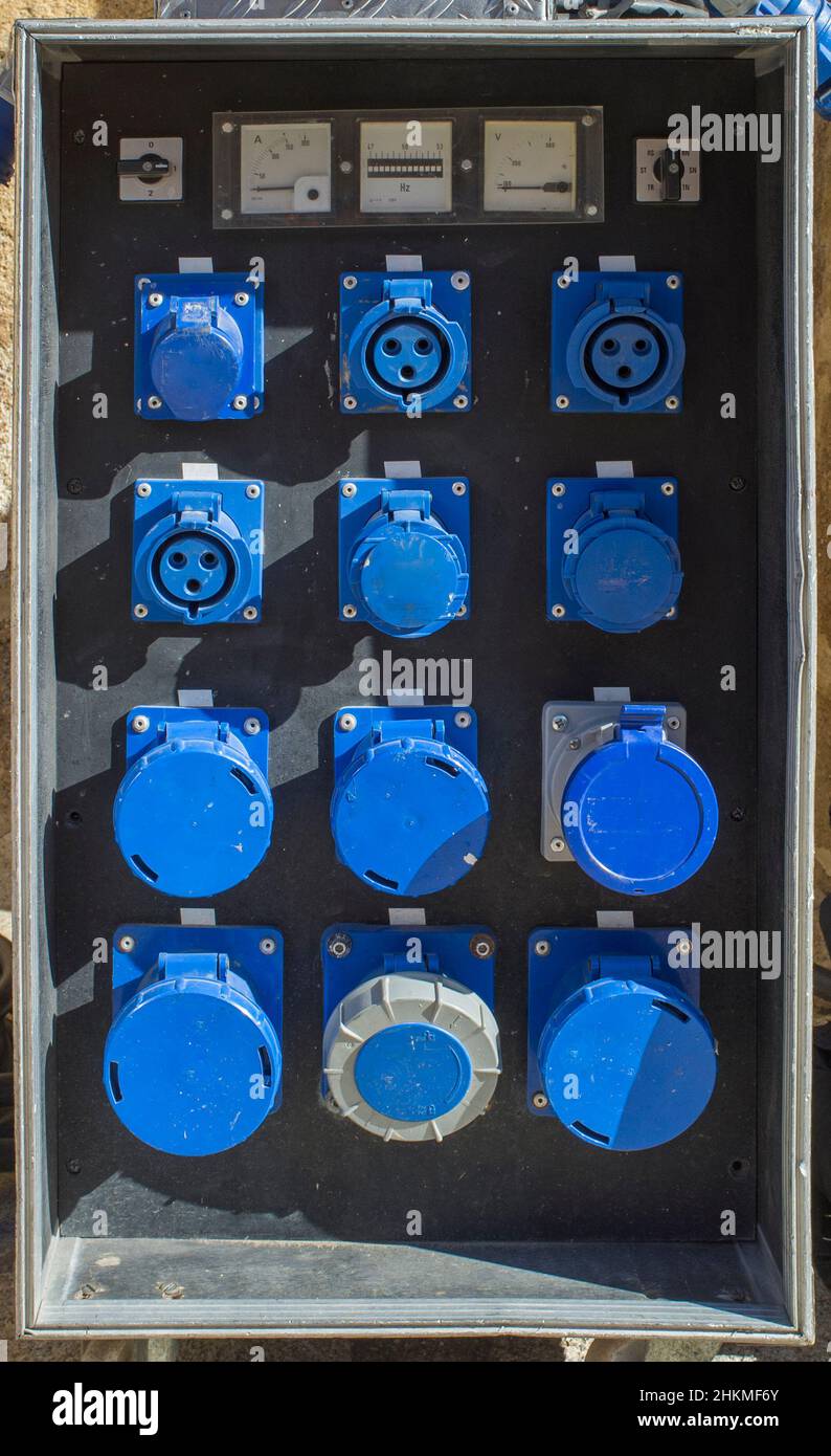 Mobiles Gerät zur Stromverteilung. Außengelände Stockfoto
