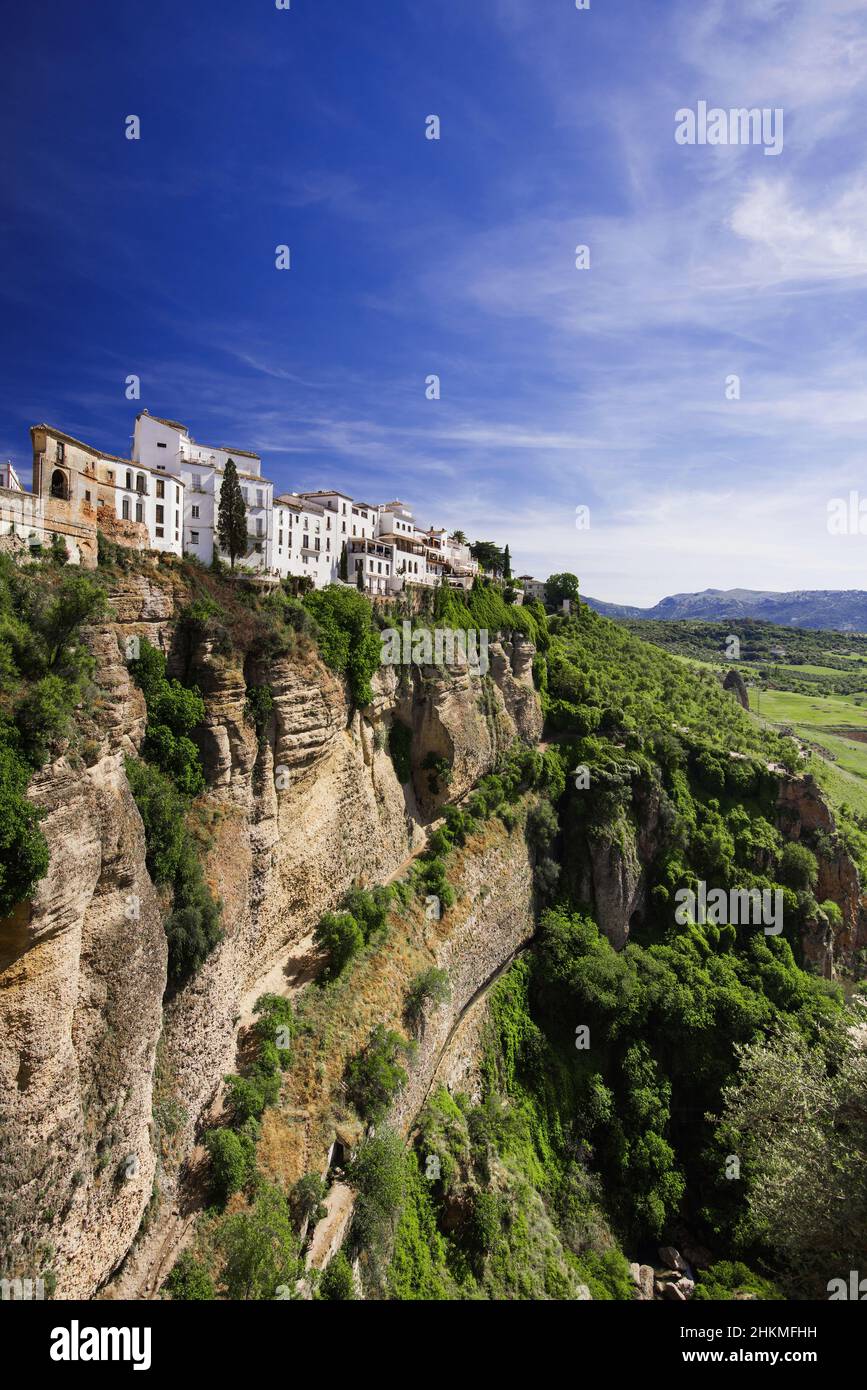Blick auf Ronda, eines der berühmten weißen Dörfer (Pueblos Blancos) von Andalusien, Spanien Stockfoto