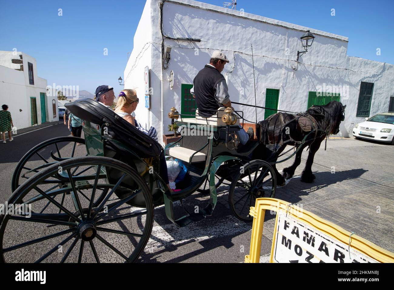 Pferdekutschenfahrten für Touristen am Markttag Teguise Lanzarote Kanarische Inseln Spanien Stockfoto