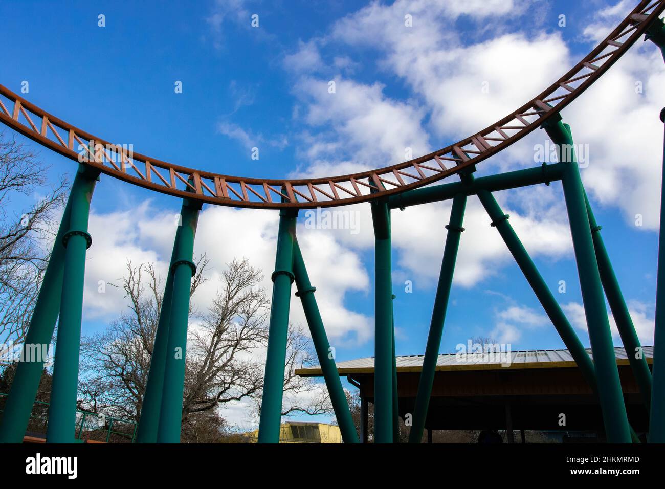 Oakwood Theme Park, Speed No Limits Rollercoaster, Megafobia Holz Rollercoaster und Halloween Shots Stockfoto