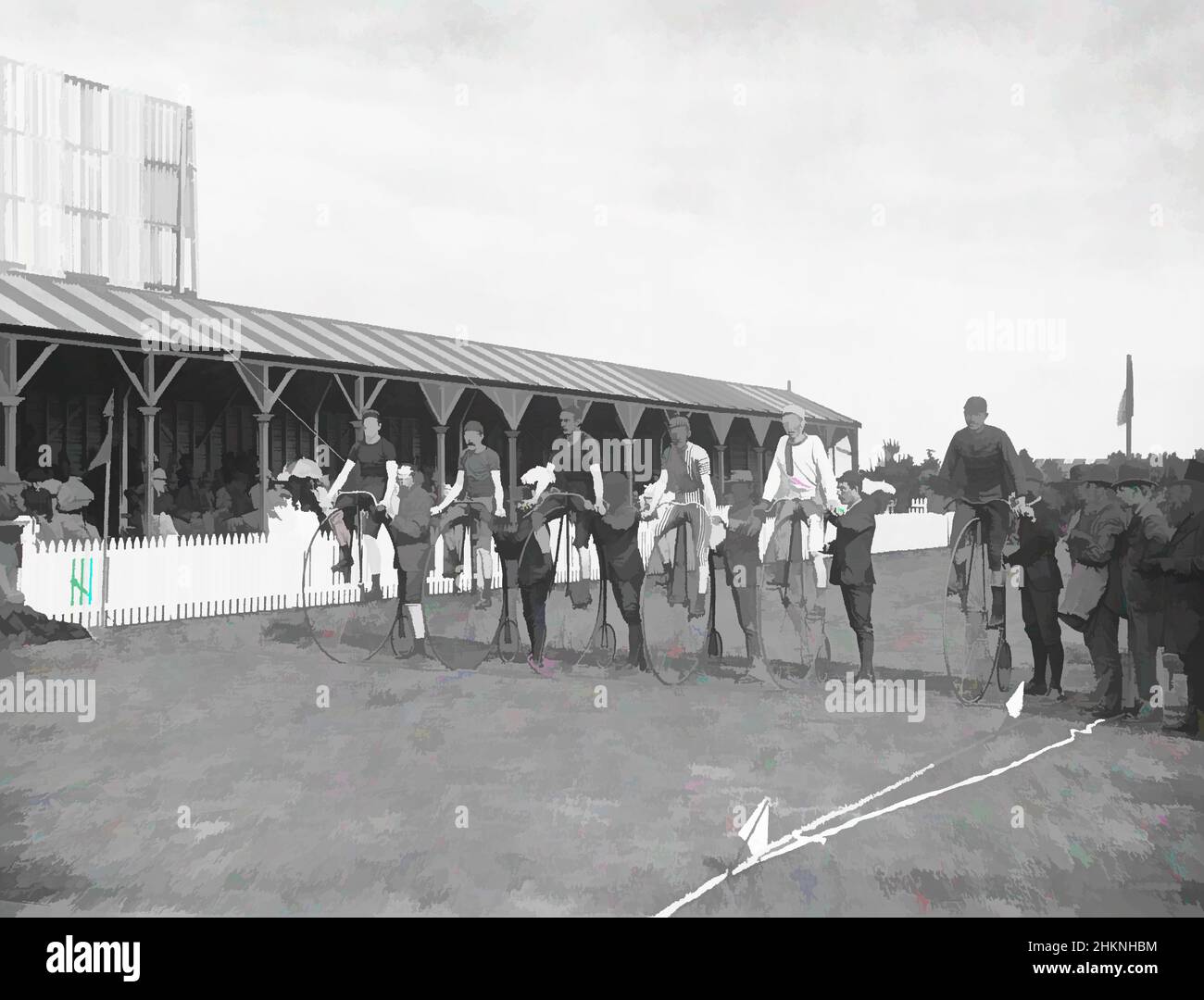 Kunst inspiriert von Fahrradtreffen, Dunedin, Burton Brothers Studio, Fotostudio, 1888, Dunedin, Schwarz-Weiß-Fotografie, Eine Reihe von Männern auf Penny-Farthing-Fahrrädern zu Beginn eines Rennens, Classic Works modernisiert von Artotop mit einem Schuss Moderne. Formen, Farbe und Wert, auffällige visuelle Wirkung auf Kunst. Emotionen durch Freiheit von Kunstwerken auf zeitgemäße Weise. Eine zeitlose Botschaft, die eine wild kreative neue Richtung verfolgt. Künstler, die sich dem digitalen Medium zuwenden und die Artotop NFT erschaffen Stockfoto