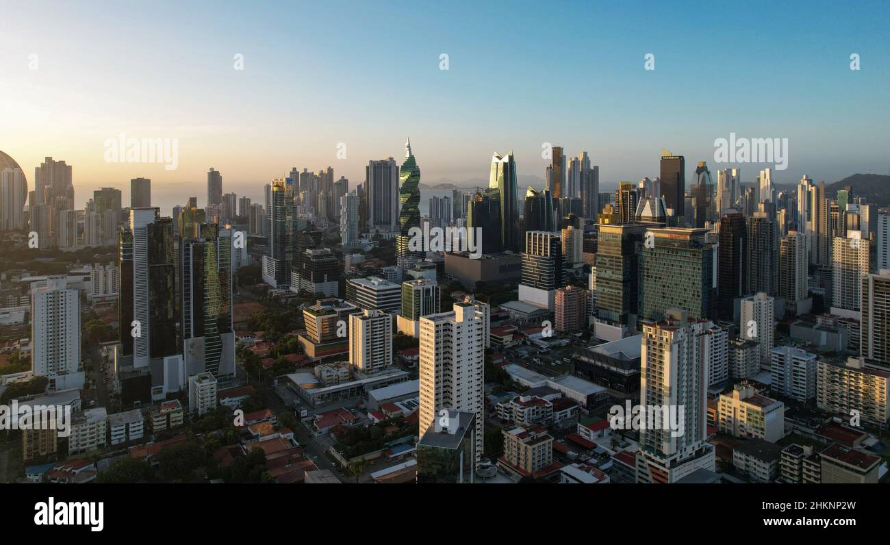 Skyline von Panama City bei Sonnenaufgang Stockfoto