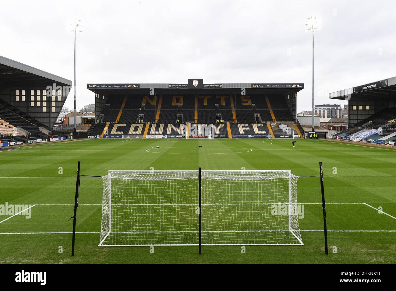 Nottingham, Großbritannien. FEB 5th Allgemeiner Blick auf den City Ground vor dem Auftakt des Spiels während des Vanarama National League Spiels zwischen Notts County und Grimsby Town in der Meadow Lane, Nottingham am Samstag, 5th. Februar 2022. (Kredit: Jon Hobley | MI News) Kredit: MI Nachrichten & Sport /Alamy Live News Stockfoto