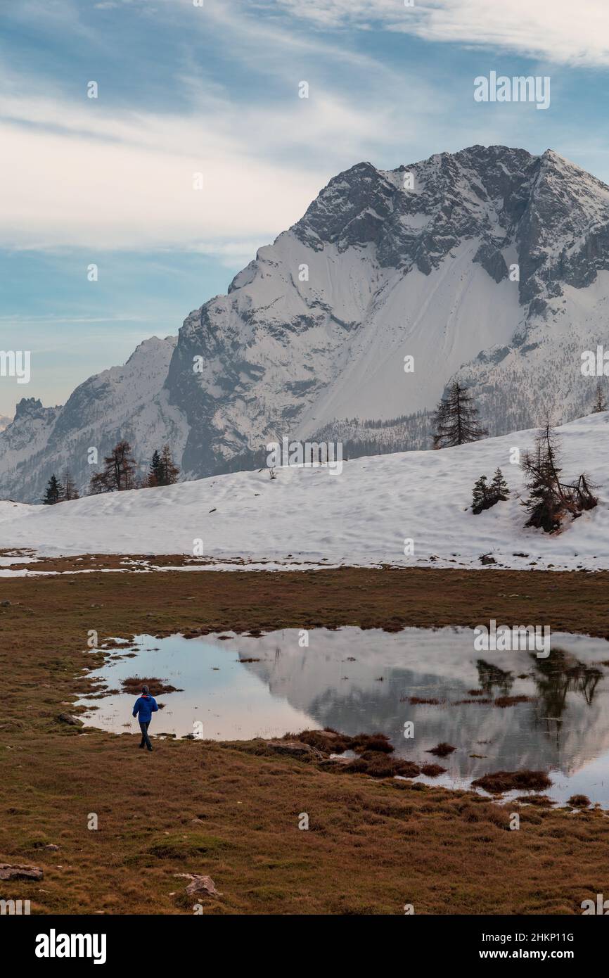 Oktober Trekking in den Bergen des Val Pesarina, Friaul-Julisch Venetien. Stockfoto