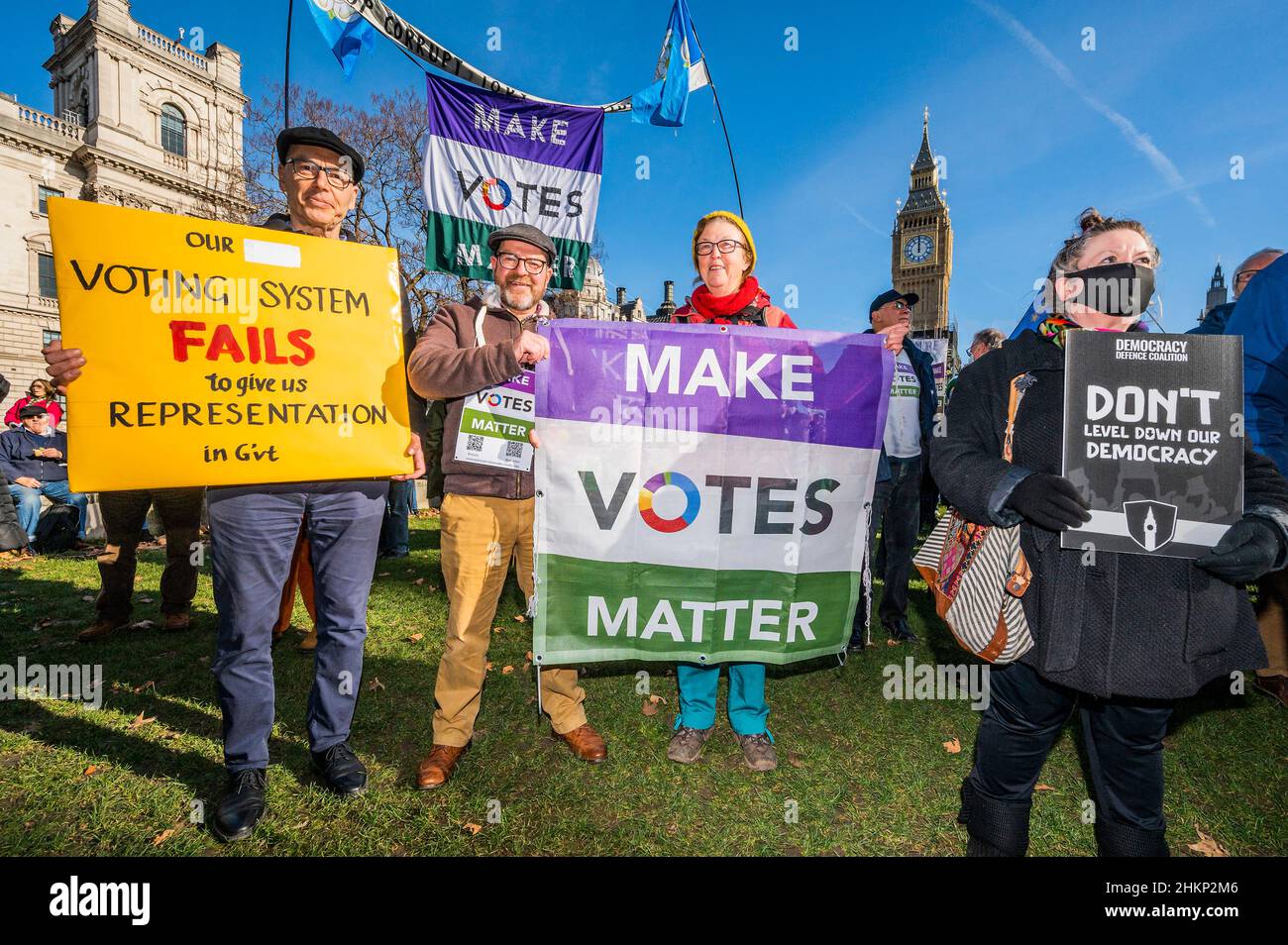 London, Großbritannien. 5th. Februar 2022. Machen Sie Stimmen wichtig - Ein Gesetz zur Beendigung der Wahlen Protest auf dem Parliament Square. Demonstranten glauben, dass, wenn das Gesetz verabschiedet würde ein "Desaster für die Demokratie" sein. Sie glauben nicht, dass der Wahlbetrug hoch genug ist, um die Verwendung einer Identifizierung bei der Abstimmung zu verdienen, was ihrer Meinung nach viele bereits marginalisierte Gruppen abschreckenlassen würde. Kredit: Guy Bell/Alamy Live Nachrichten Stockfoto