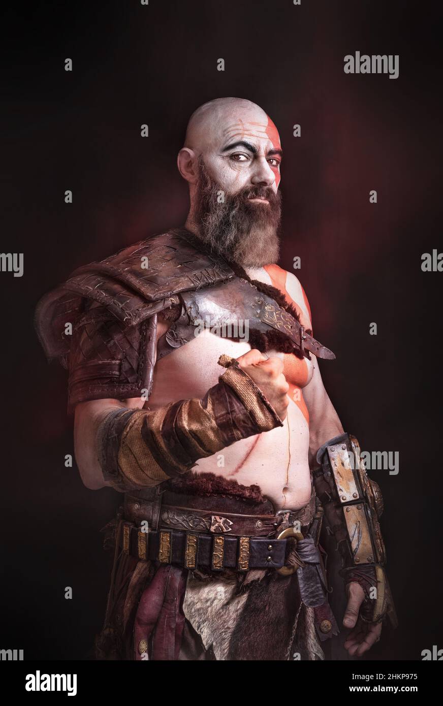 BLUTIGER KRIEGER. MIT BART UND NARBEN. COSPLAY Stockfoto