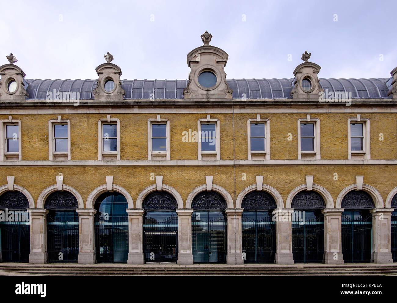 Der Old Billingsgate Fischmarkt in der City of London war im 19th. Jahrhundert der größte Fischmarkt der Welt. Der Markt bewegte sich 1982. Stockfoto