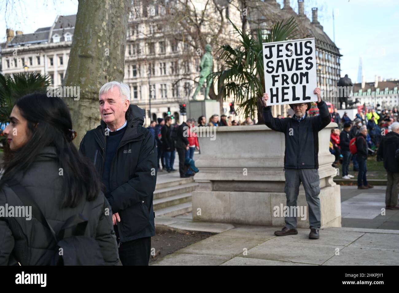 Parliament Square, London, Großbritannien. 5. Februar 2022. Sprecher John McDonnell bei der Make Votes Matter - Kundgebung gegen das #ElectionsBill auf dem Parliament Square, protestieren und fordern die Regierung auf, unsere Demokratie nicht mehr zu nivellieren. Stockfoto