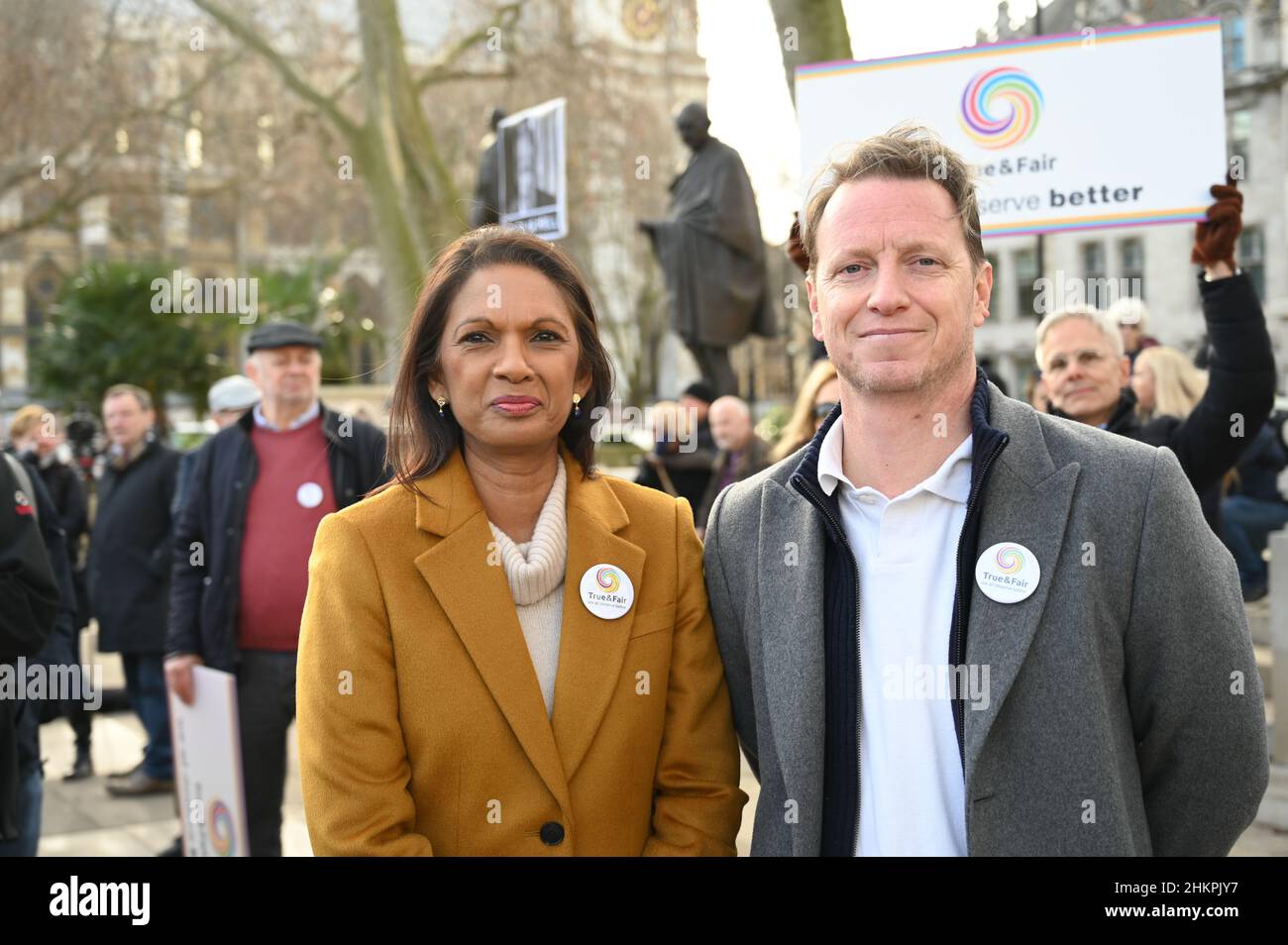 Parliament Square, London, Großbritannien. 5. Februar 2022. Sprecher Gina Miller bei der Make Votes Matter - Kundgebung gegen das #ElectionsBill am Parliament Square, protestieren und fordern die Regierung auf, unsere Demokratie nicht mehr zu nivellieren. Stockfoto