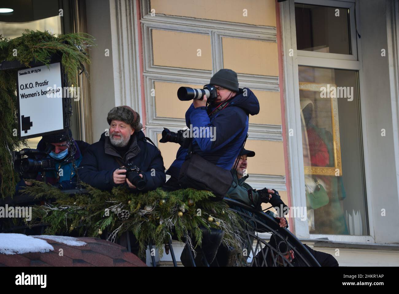 Fotografen der Manifestation der Einheit der Ukraine, angesichts der Truppenkonzentration für die militärische Aggression Russlands. Charkiw, Ukraine Stockfoto