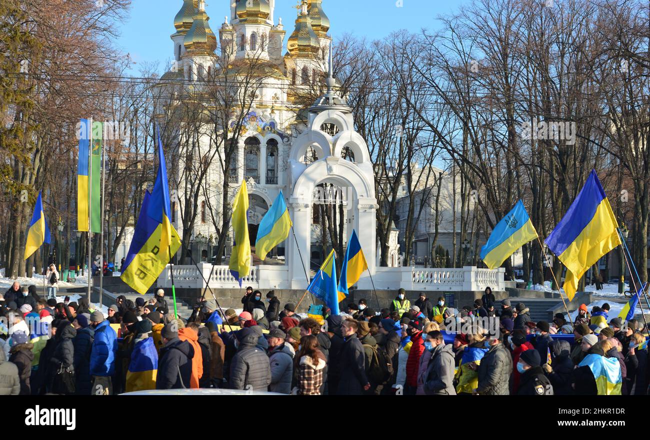 Manifestation der Einheit der Ukraine, angesichts der Truppenkonzentration für die militärische Aggression Russlands. Charkiw, Ukraine Stockfoto