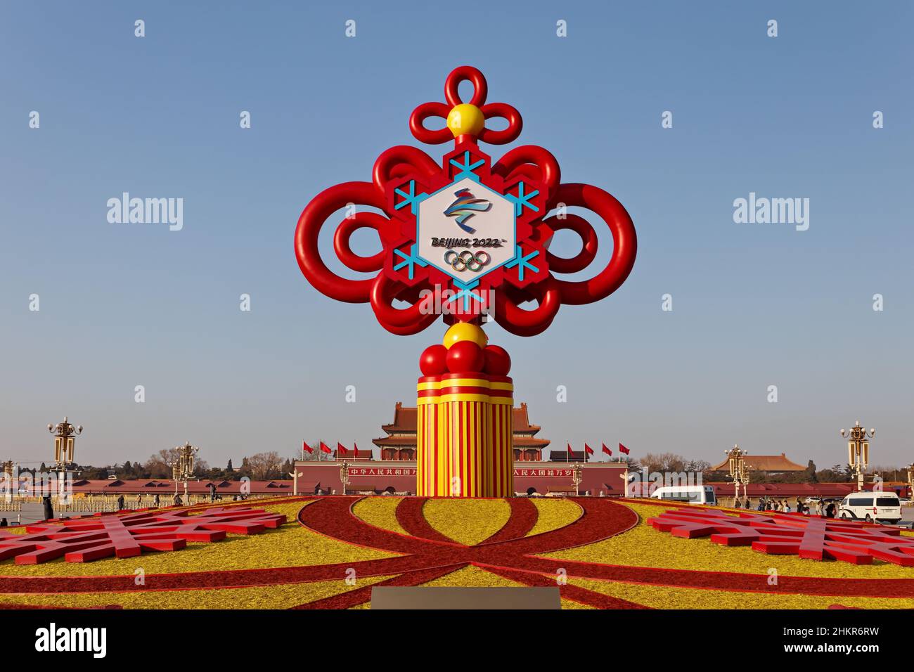 Großes Zeichen der Olympischen Winterspiele 2022 in Peking auf dem Platz des Himmlischen Friedens in Peking, China Stockfoto