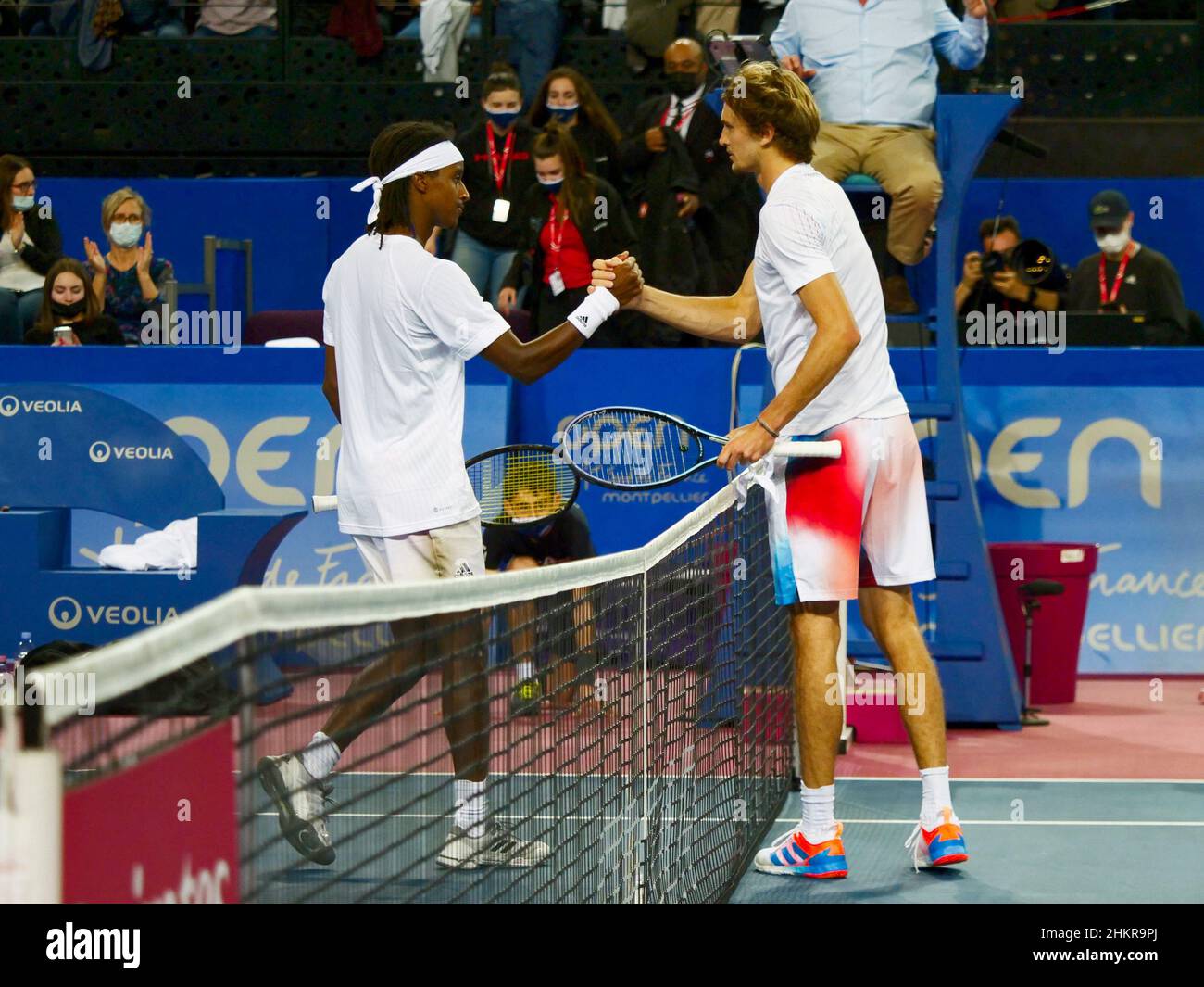 Alexander Zverev Aus Deutschland Feiert Nach Dem Sieg Gegen Den ...