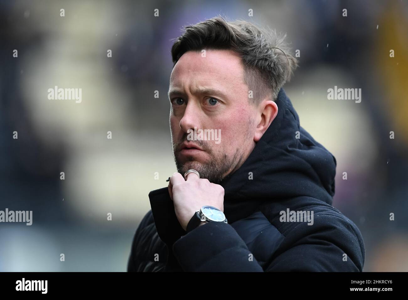 NOTTINGHAM, GROSSBRITANNIEN. FEB 5th Ian Burchnall, Manager von Notts County während des Vanarama National League-Spiels zwischen Notts County und Grimsby Town in der Meadow Lane, Nottingham am Samstag, 5th. Februar 2022. (Kredit: Jon Hobley | MI News) Kredit: MI Nachrichten & Sport /Alamy Live News Stockfoto