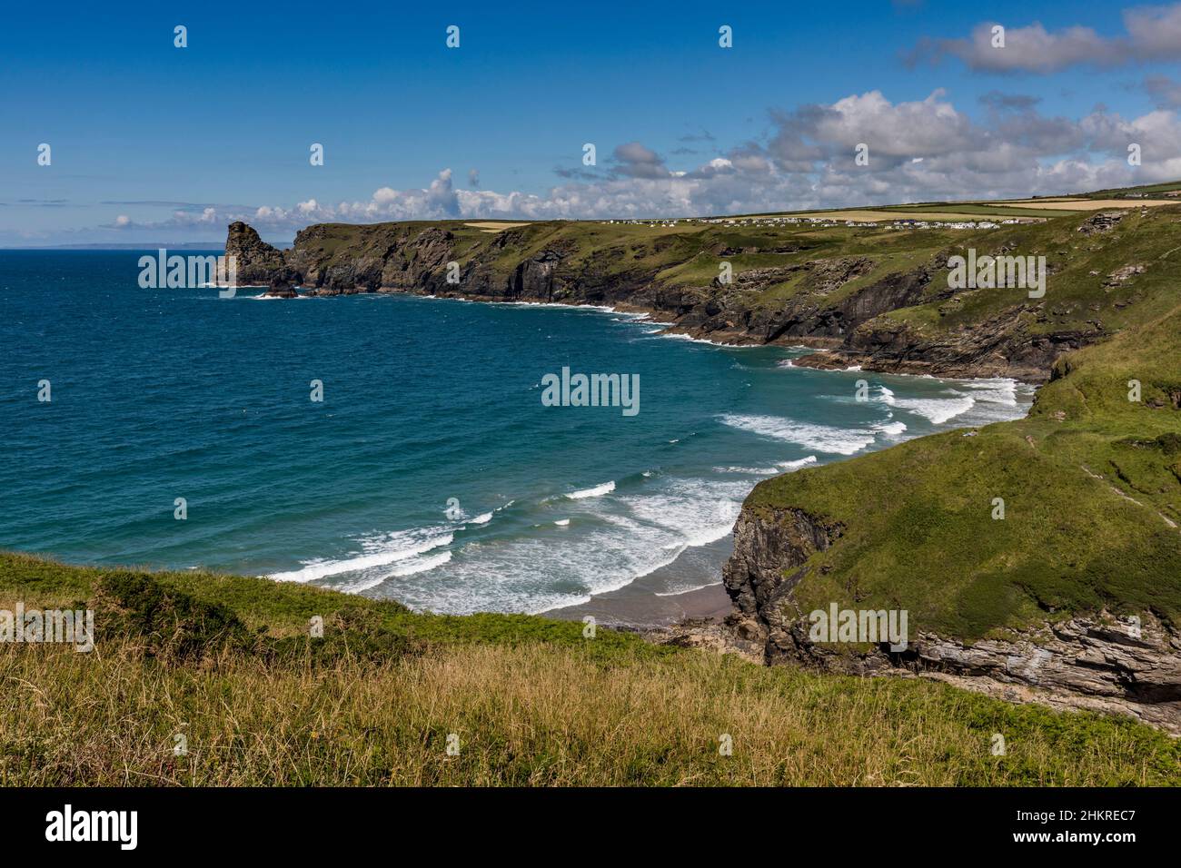 Tintagel; Bossiney Cove; Blick nach Bude; Cornwall; Großbritannien Stockfoto