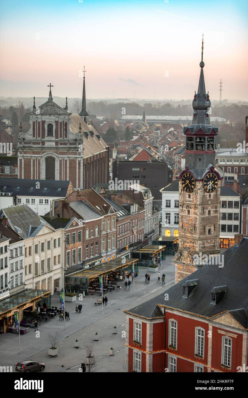 Der Grote Markt von Sint-Truiden. Eine Stadt und Gemeinde in der belgischen Provinz Limburg. Stockfoto