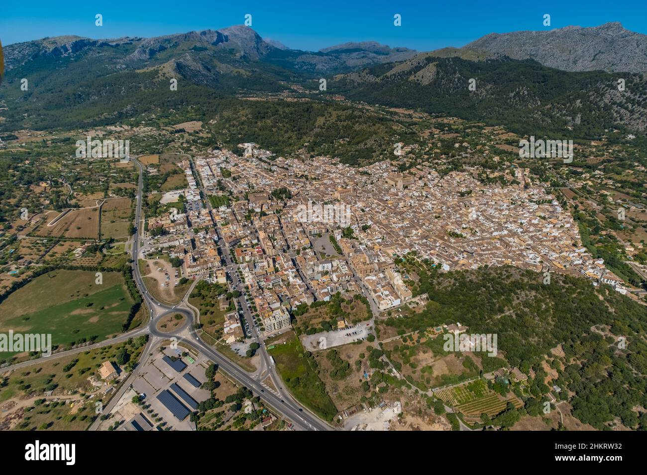 Luftaufnahme, Kirche Santa Maria dels Àngels, Altstadt, Pollença, Mallorca, Balearen, Spanien, Andachtsstätte, es, Europa, Religionsgemeinschaft, Stockfoto