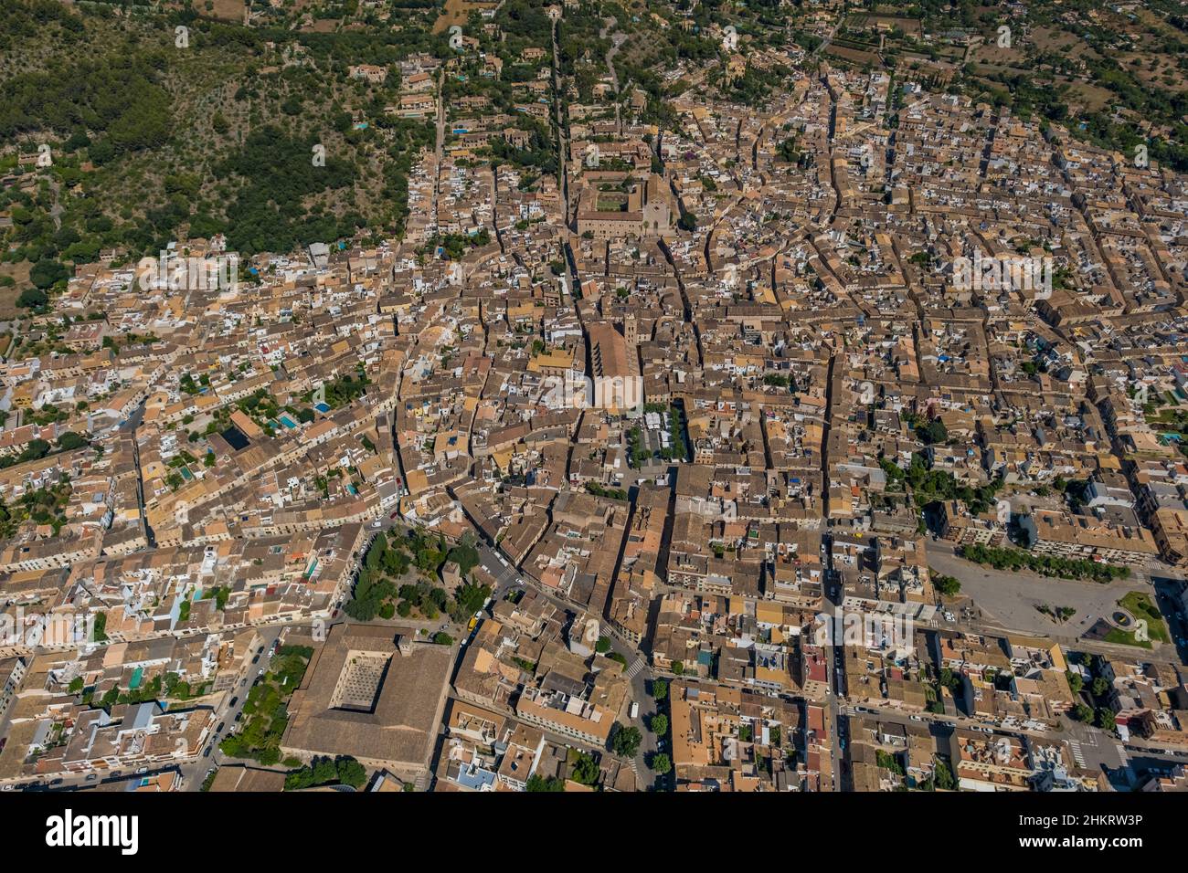 Luftaufnahme, Kirche Santa Maria dels Àngels, Altstadt, Pollença, Mallorca, Balearen, Spanien, Andachtsstätte, es, Europa, Religionsgemeinschaft, Stockfoto