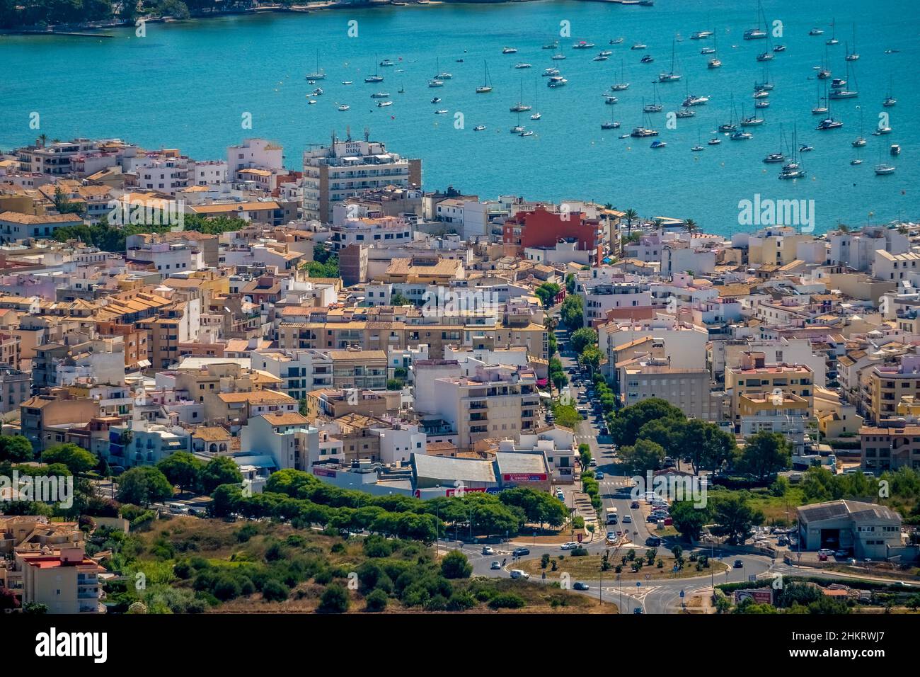 Luftbild, Häuser und Boote in der Bucht von Pollença, Mallorca, Balearen, Spanien, Bucht, Es, Europa, Luftaufnahmen, Luftaufnahmen, Mall Stockfoto