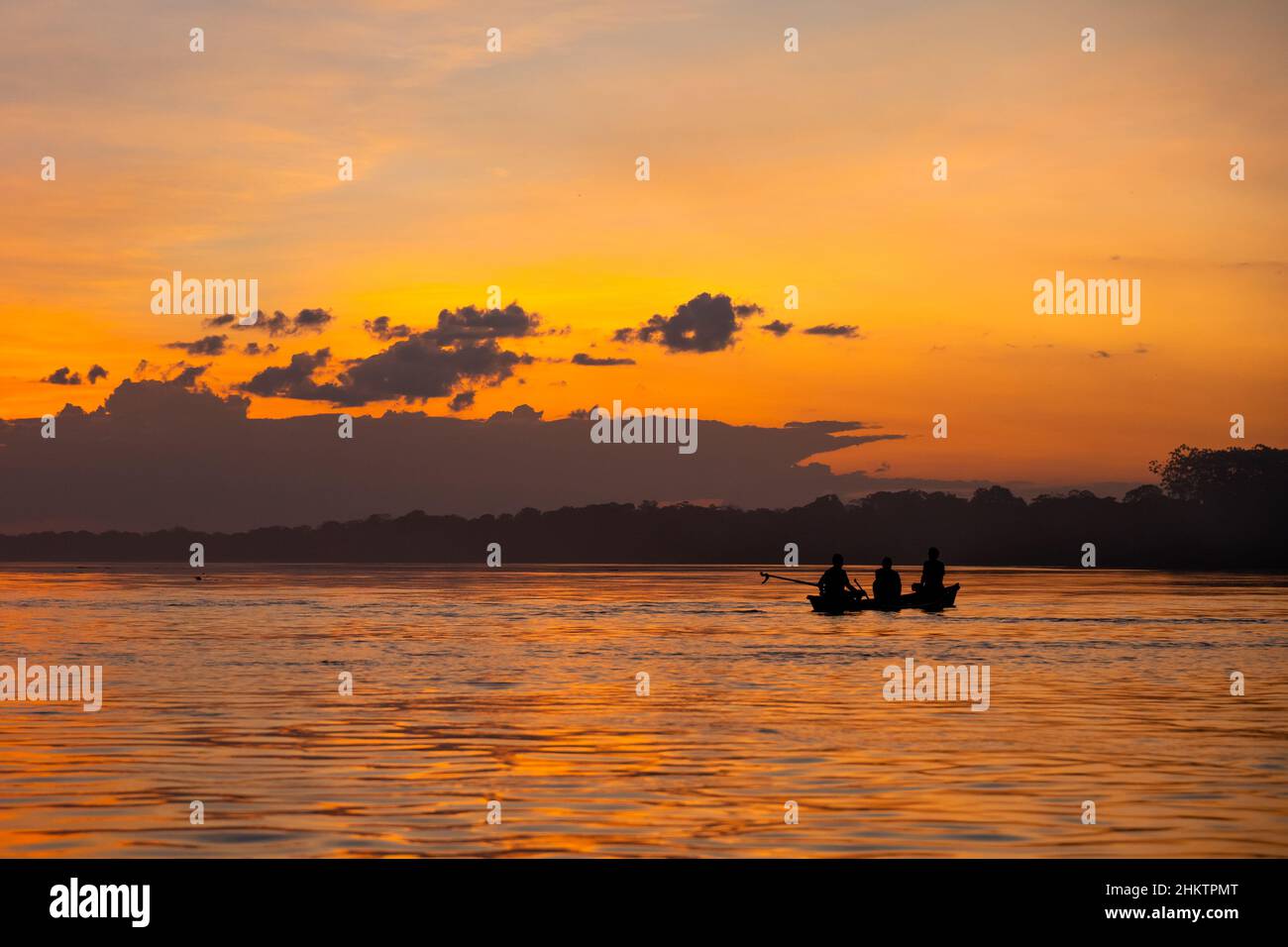 Sonnenuntergang an den Ufern von Puerto Nariño, Amazonien, Kolumbien. Stockfoto