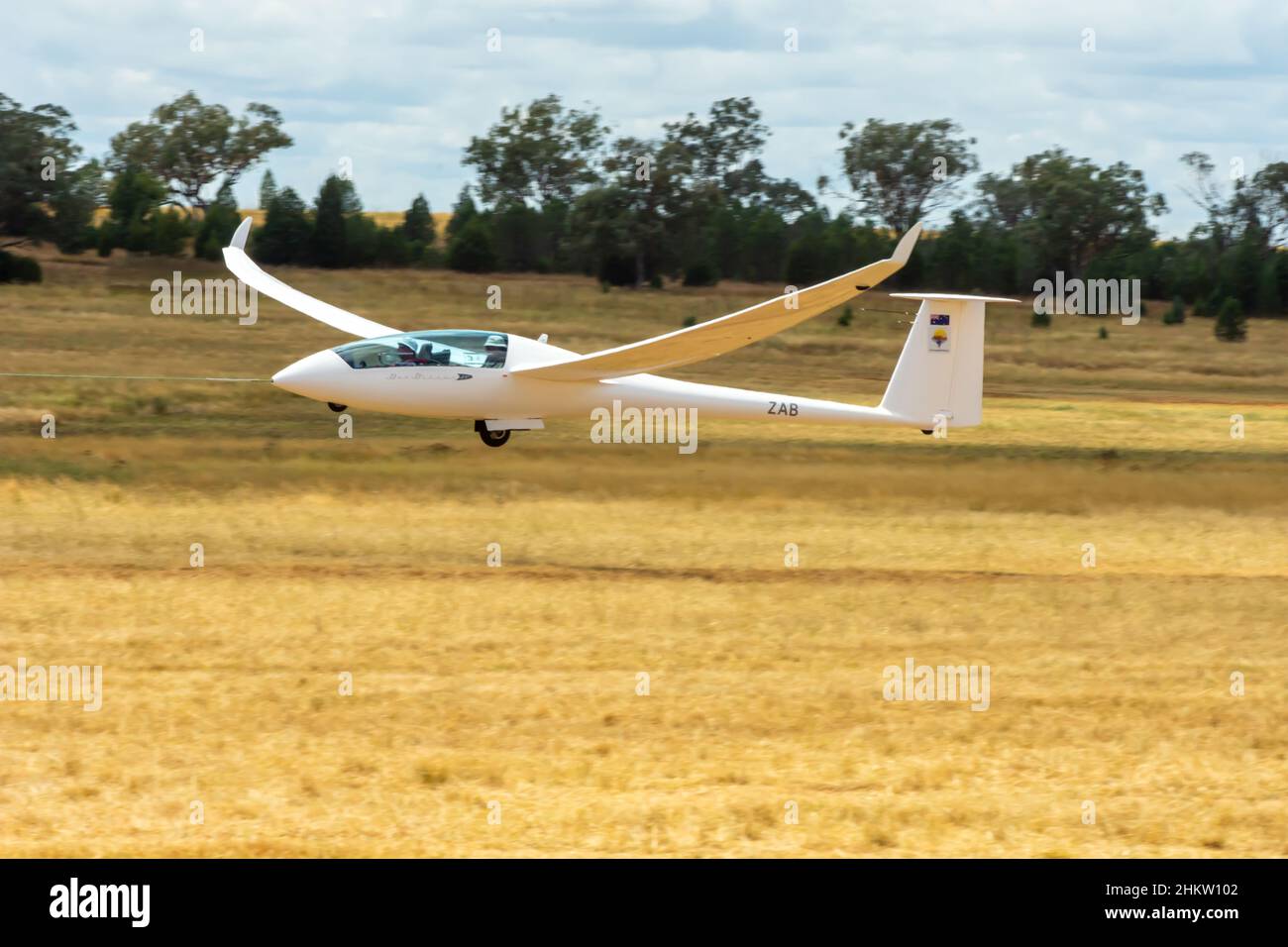 Das Segelflugzeug Schepp-Hirth Duo Discus T nimmt am Lake Keepir Flugplatz Gunnedah Australia ab. Stockfoto