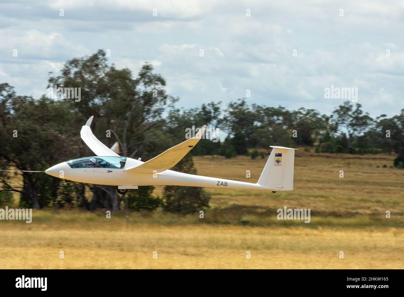 Das Segelflugzeug Schepp-Hirth Duo Discus XT nimmt am Lake Keepir Flugplatz Gunnedah Australia ab. Stockfoto