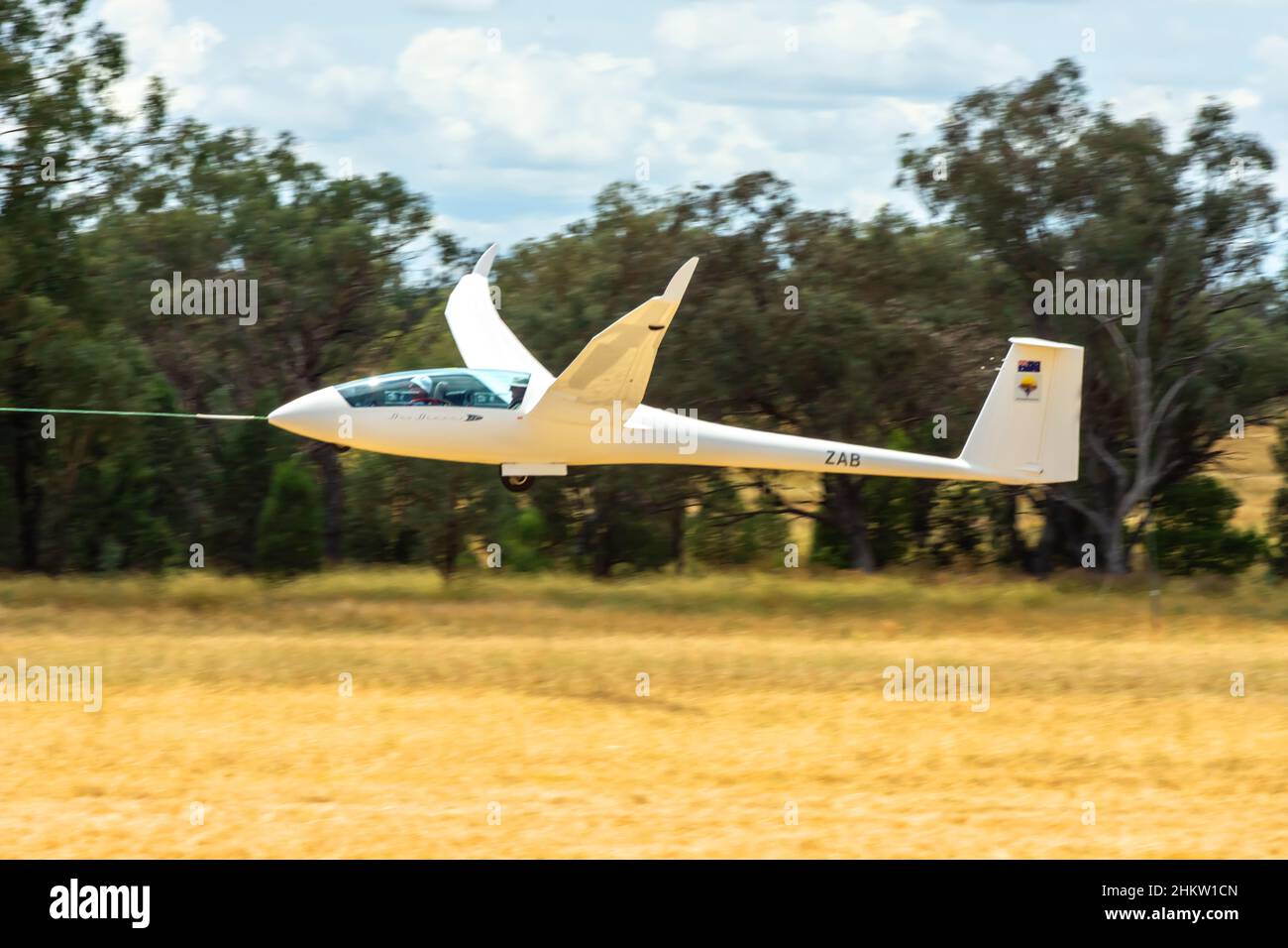 Ein deutsches Schepp-Hirth Duo Discus XT Segelflugzeug, das am Lake Keepir Flugplatz Gunnedah Australia abfliegt. Stockfoto