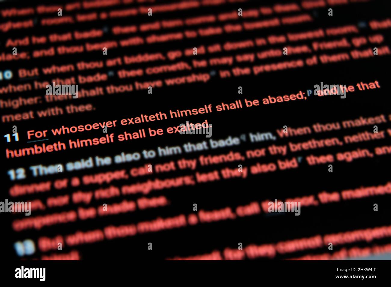 Worte der Weisheit - die Bibel wird oft als die Quelle der Wahrheit für viele Menschen angesehen. Demut ist eine Lektion, die für eine Zeit wie diese benötigt wird. Stockfoto