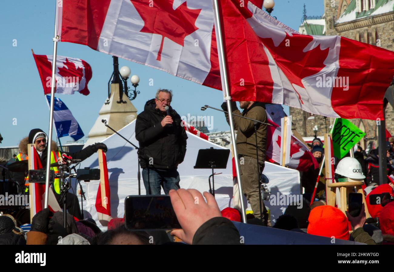 Die umstrittenen konservativen Mitglieder des Parlaments der Provinz Ontario, Randy Hillier, schoben die kovidfeindliche Besetzung von Ottawa auf. Stockfoto