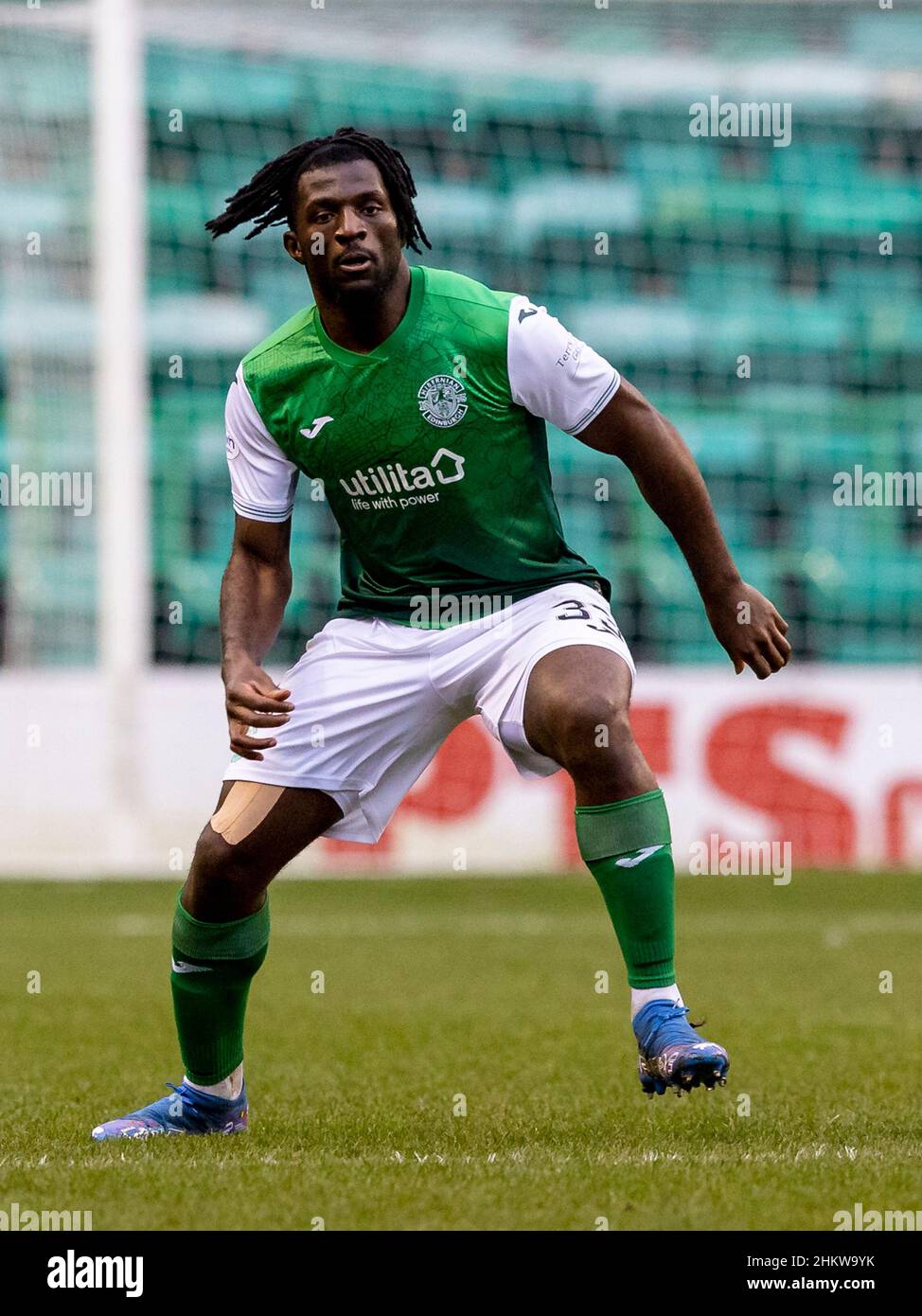 5th. Februar 2022; Ester Road Stadion, Edinburgh, Schottland; schottischer Premier League Fußball, Hibernian gegen St Mirren: Rocky Bushiri von Hibernian Stockfoto