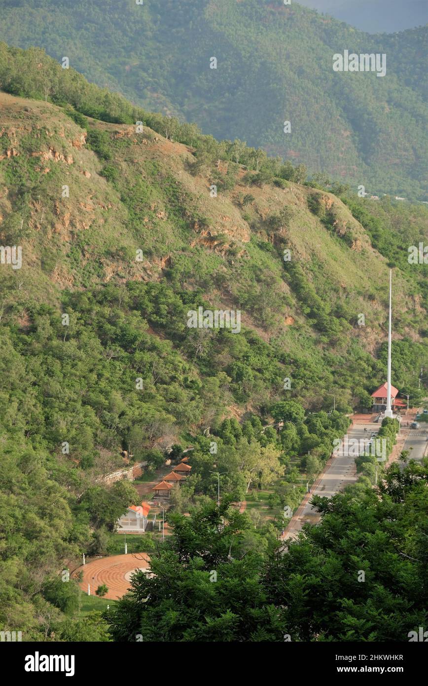Die Hügel in der Nähe von Cristo Rei Beach in Dili, Timor Leste. Stockfoto