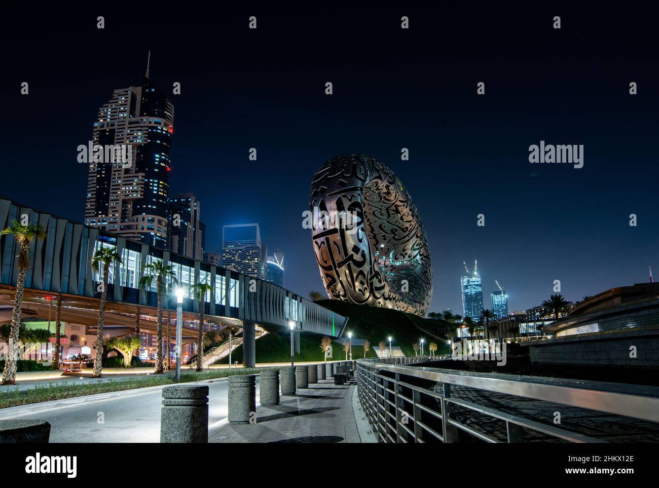 Dubais Museum der Zukunft in der Nacht Stockfoto