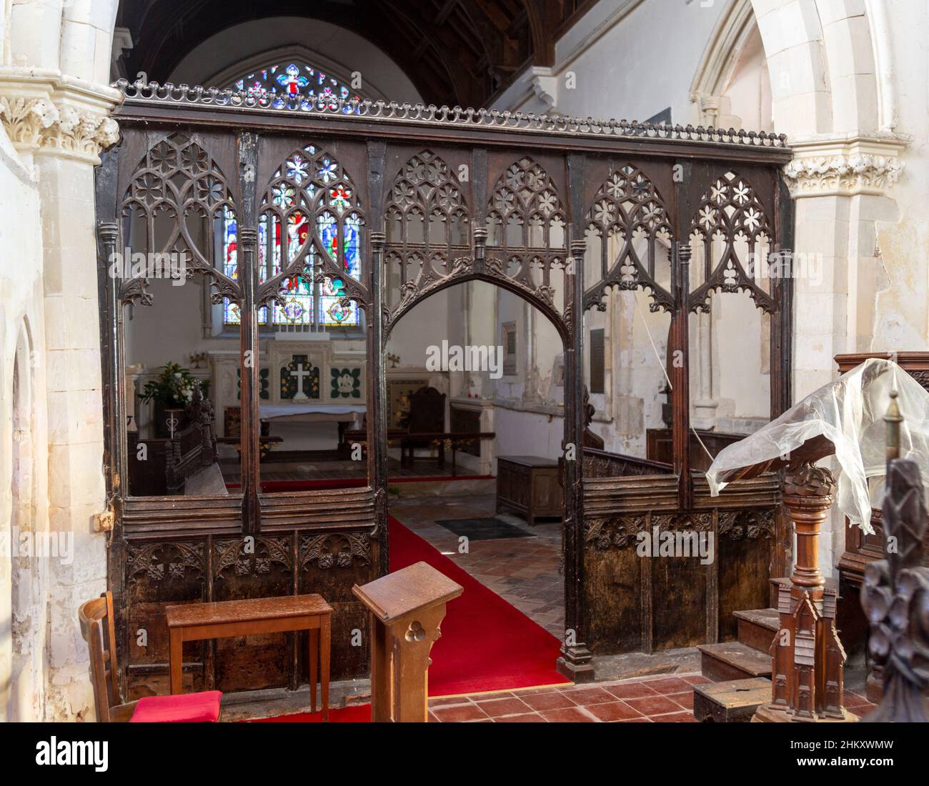 Geschnitzte hölzerne Rood Screen 15th Jahrhundert, Thrandeston Kirche, Suffolk, England, Großbritannien Stockfoto