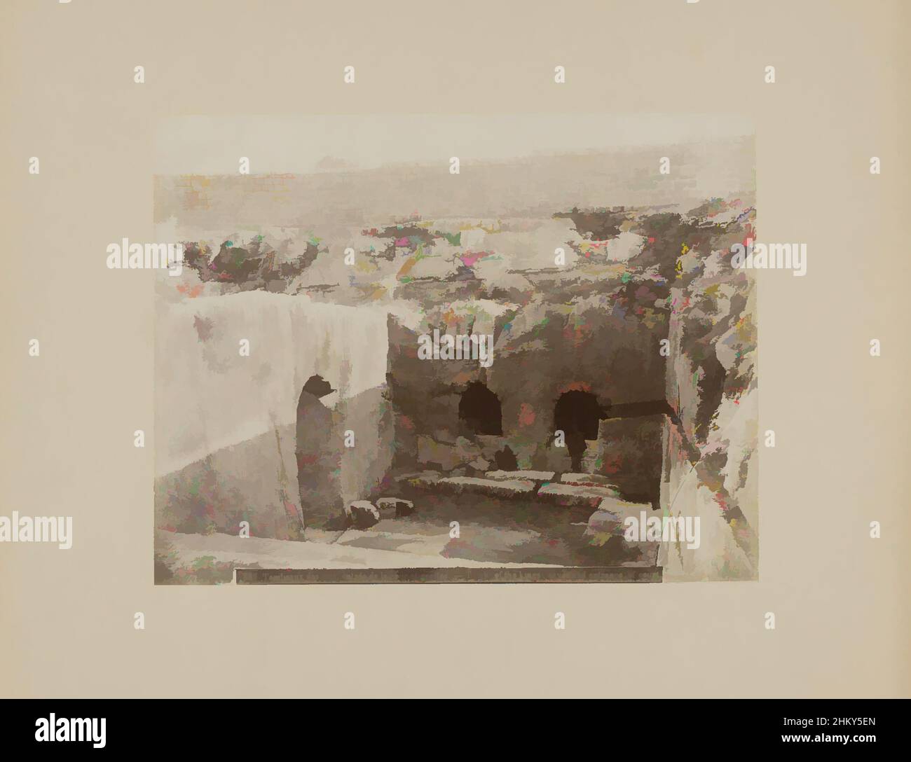 Kunst inspiriert von den Gräbern der Könige [Tombeaux des rois, entrée de la Cour et Grottes/Gräber der Könige; Höhlen und Eingang des Hofes], Jerusalem, Palästina, Eingang und Mikvah, Klassische Werke, die von Artotop mit einem Schuss Moderne modernisiert wurden. Formen, Farbe und Wert, auffällige visuelle Wirkung auf Kunst. Emotionen durch Freiheit von Kunstwerken auf zeitgemäße Weise. Eine zeitlose Botschaft, die eine wild kreative neue Richtung verfolgt. Künstler, die sich dem digitalen Medium zuwenden und die Artotop NFT erschaffen Stockfoto