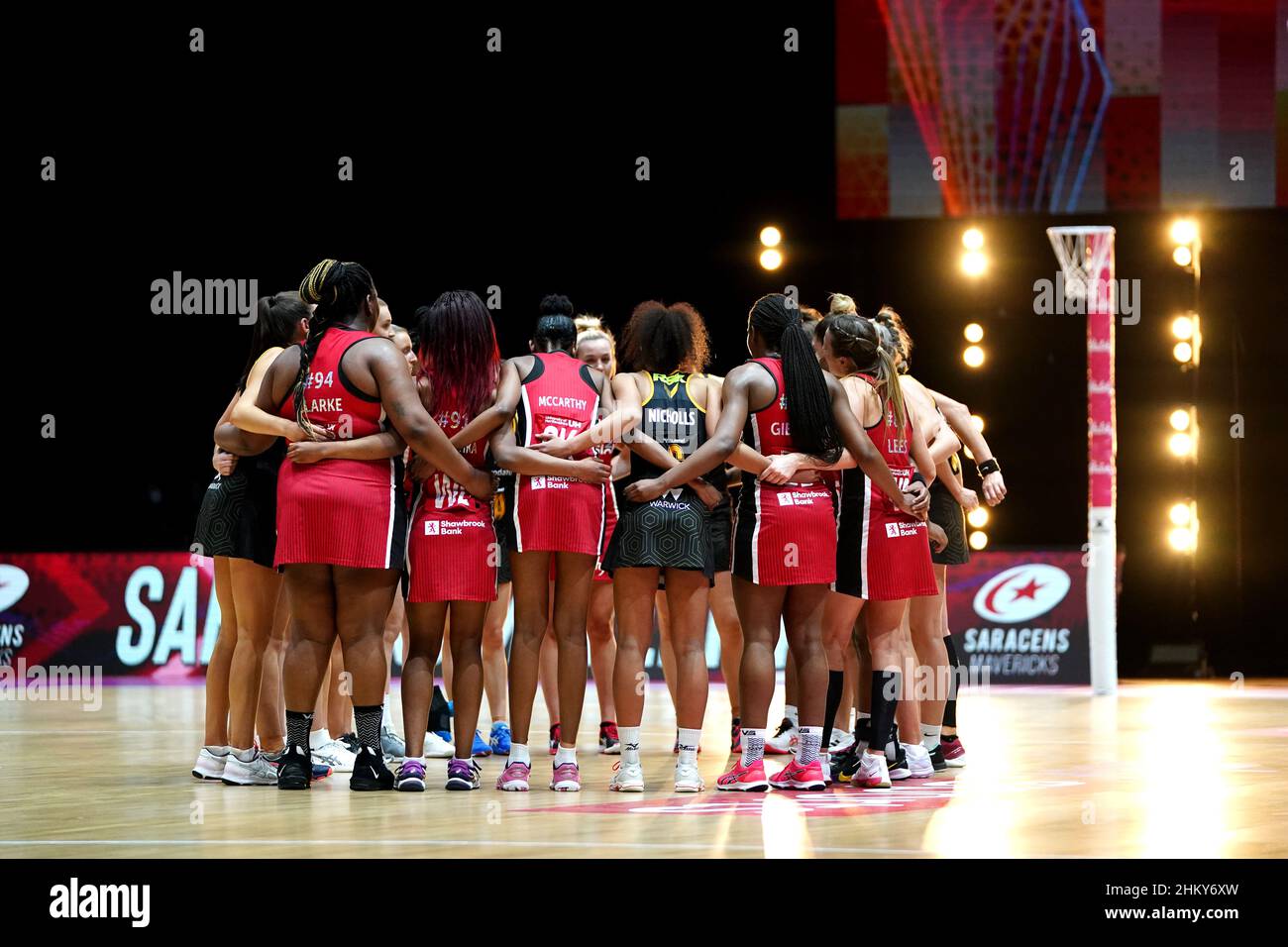 Beide Seiten spielen beim Vitality Netball Superleague-Spiel in der Resorts World Arena, Solihull. Bilddatum: Samstag, 5. Februar 2022. Stockfoto