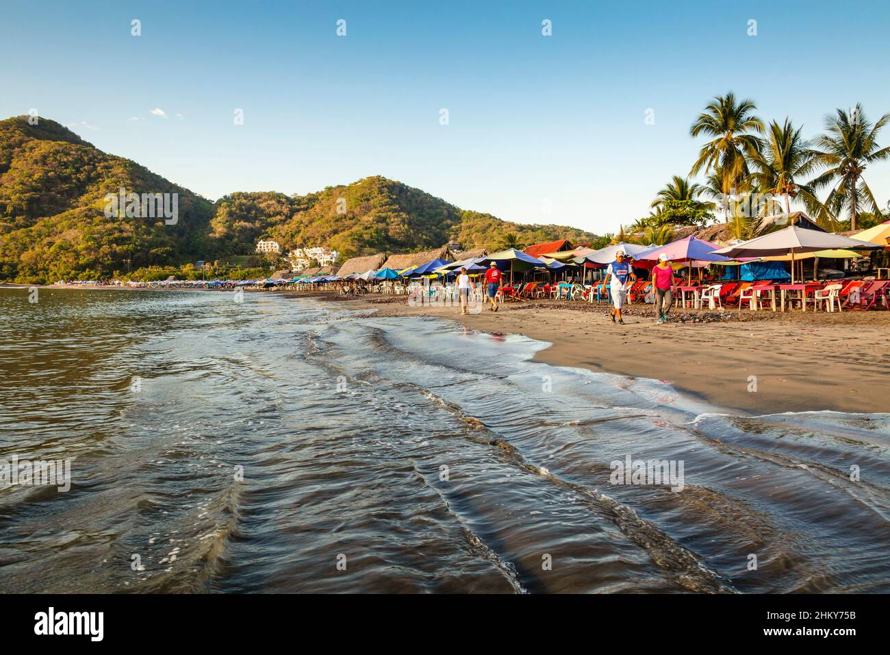 Strandrestaurant. Manzanillo Beach. Pazifischer Ozean. Colima. Mexiko, Nordamerika Stockfoto