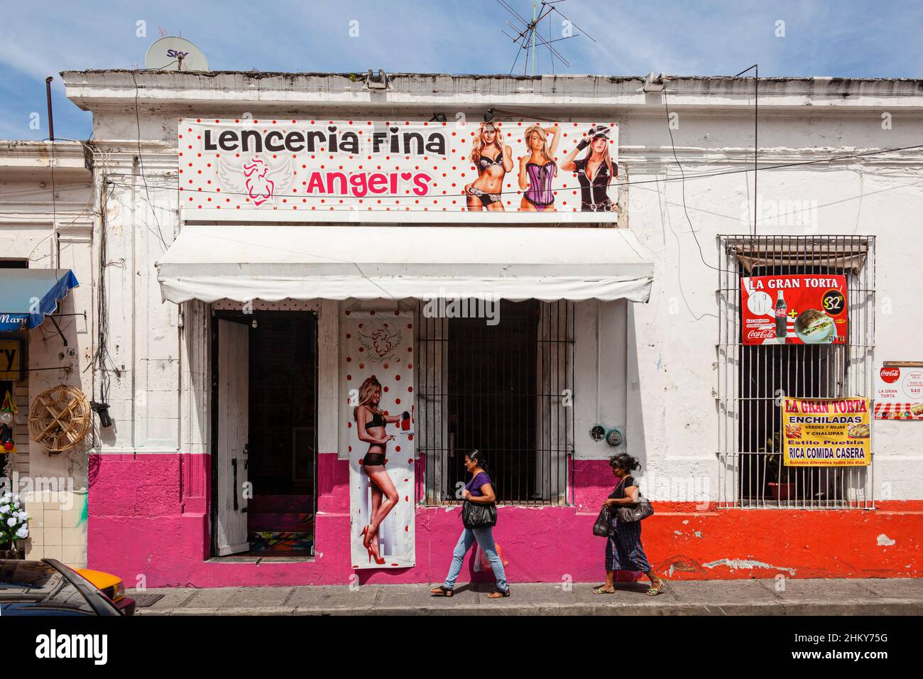 Straßenleben, Damenunterwäsche, Colima. Mexiko, Nordamerika Stockfoto