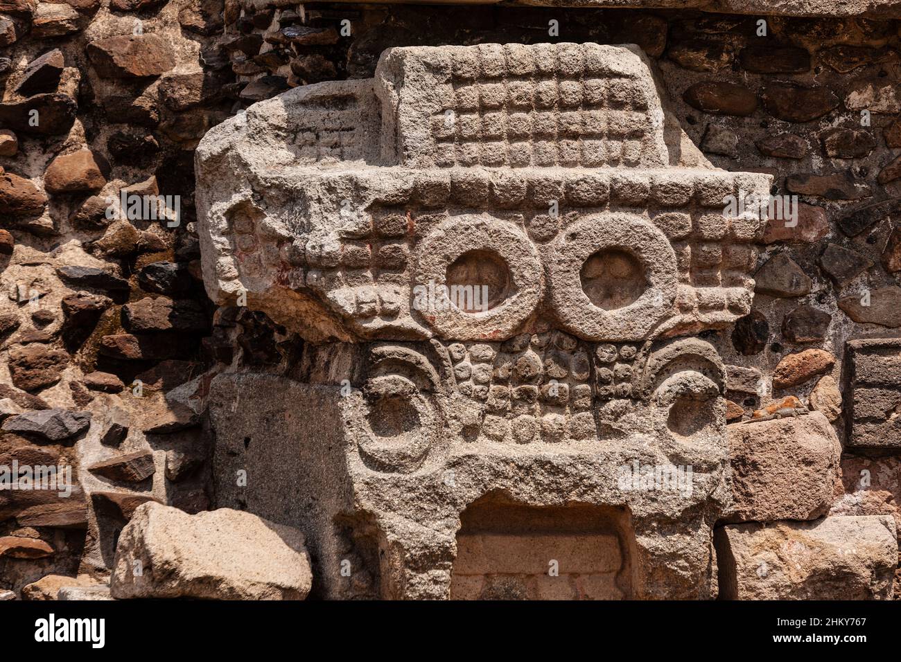 Detail des Tempels von Quetzalcoatl, archäologische Stätte von Teotihuacán, Mexiko-Stadt. Nordamerika Stockfoto
