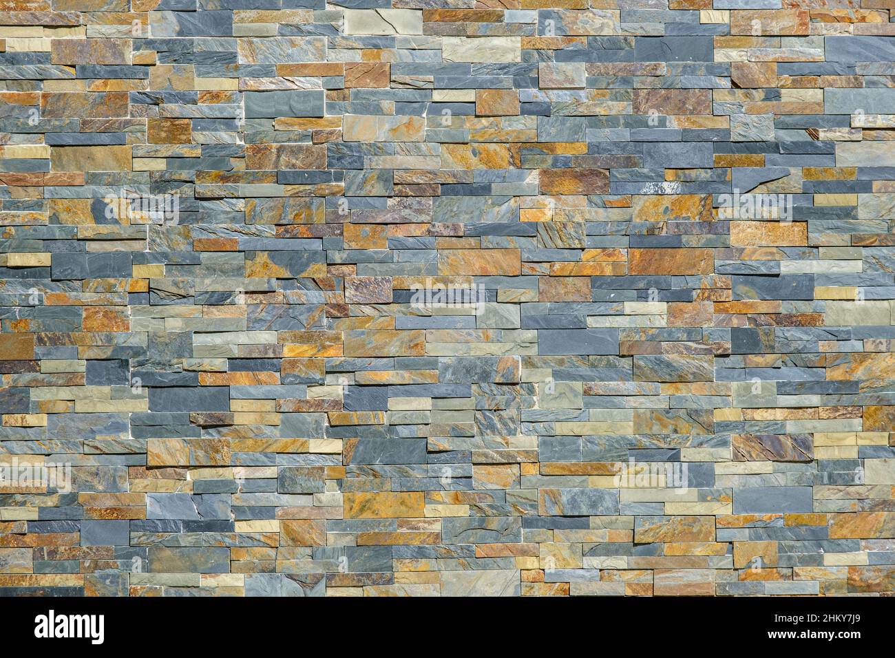 Steinverkleidung Gebäude Fassade für Hintergrundtextur gestapelt Stockfoto