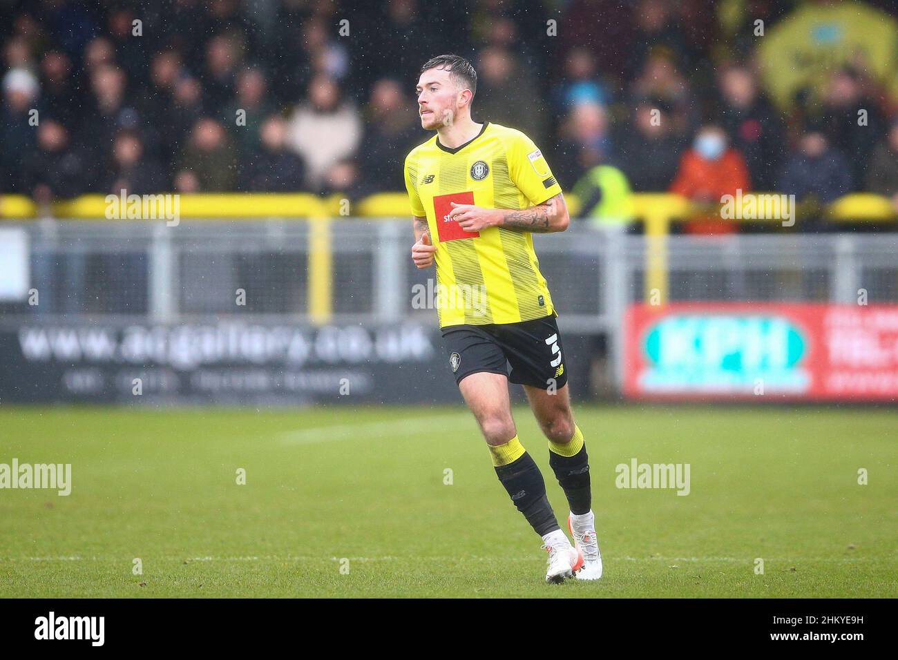 EnviroVent Stadium, Harrogate, England - 5th. Februar 2022 Lewis Page (3) of Harrogate - During the game Harrogate gegen Bradford City, EFL League 2, 2021/22, at the EnviroVent Stadium, Harrogate, England - 5th. Februar 2022 Credit: Arthur Haigh/WhiteRoseFotos/Alamy Live News Stockfoto