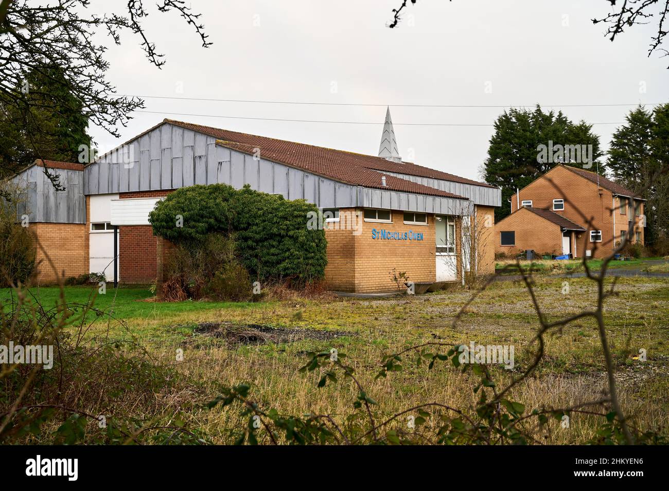 Verlassene römisch-katholische Kirche des Hl. Nikolaus Owen Stockfoto